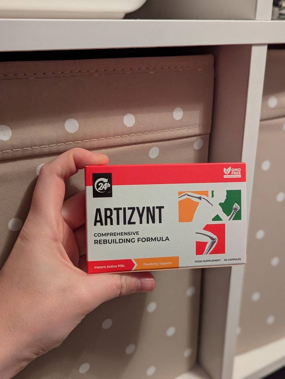 Persona con ArtiZynt in mano